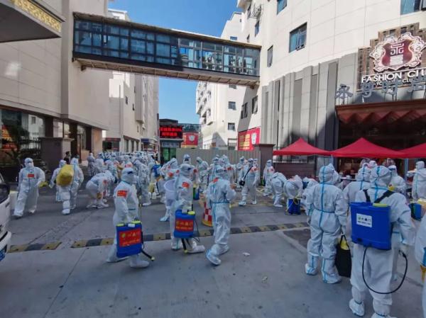 画面实拍!泉州丰泽对本轮疫情首发地“终末消毒”! 画面实拍!泉州丰泽对本轮疫情首发地“终末消毒”!